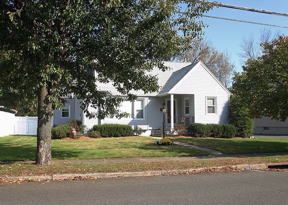 1st image of 228 Linden Ave
