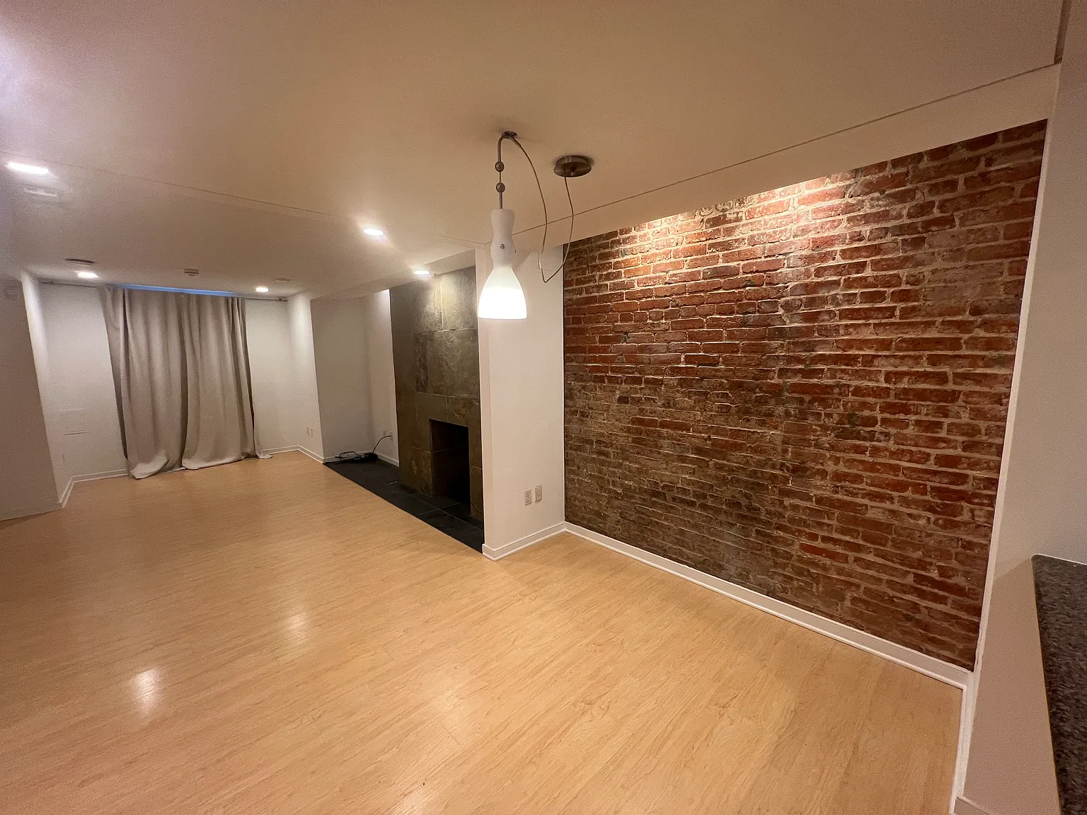 1 bed, 1.5 bath, 1000 sqft, $3,100 — Photo 2
