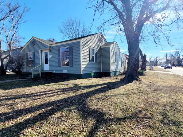 300 E Kittyhawk Dr, Midwest City, OK 73110
