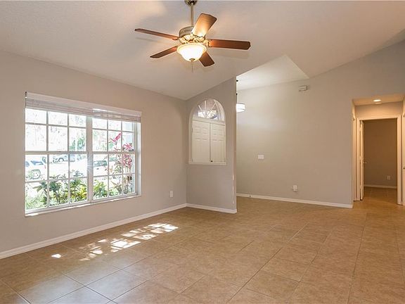 5th image of 3303 Crittendon St
