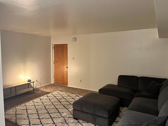 3rd image of 152 Oakville Dr #1A