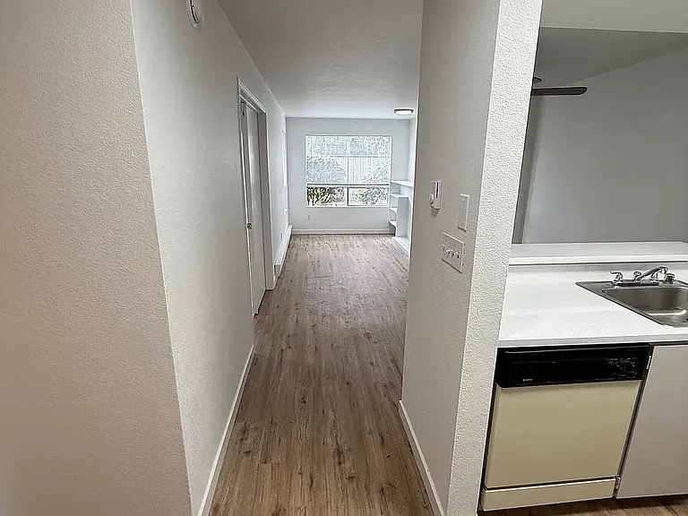 Whitman Place Apartments — Photo 7