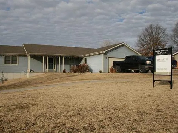 611 Dogwood St, Wakefield, KS 67487