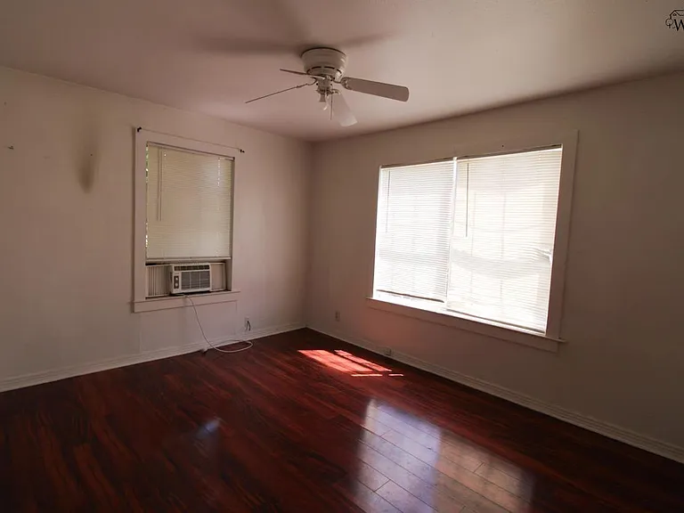 1640 Hawes Ave — Photo 14