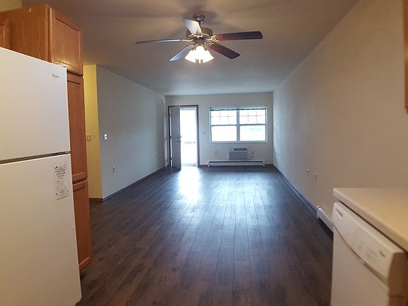 4th image of 2321 Carey St #101