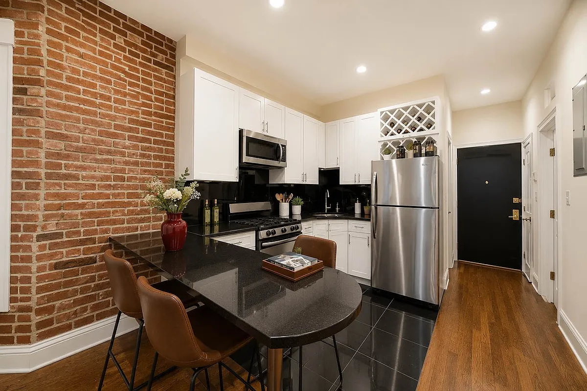 Building Photo - 126 W 25th St #3A