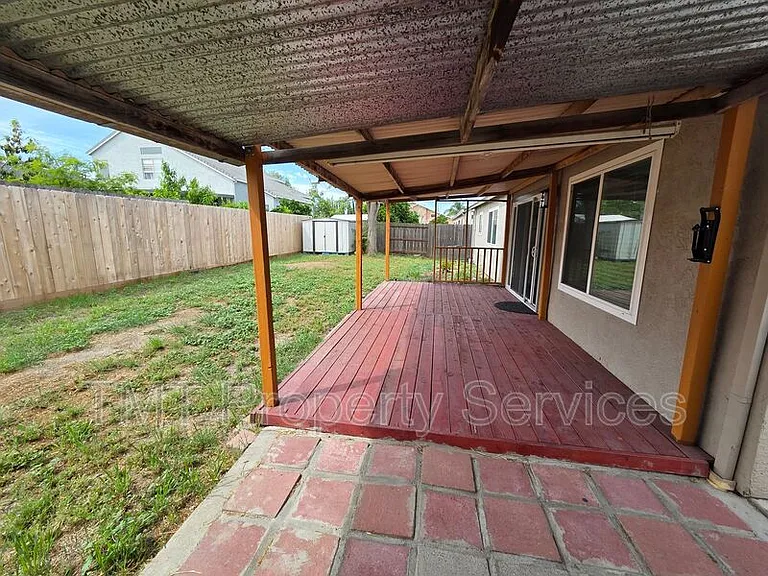 2234 Wall St — Photo 10