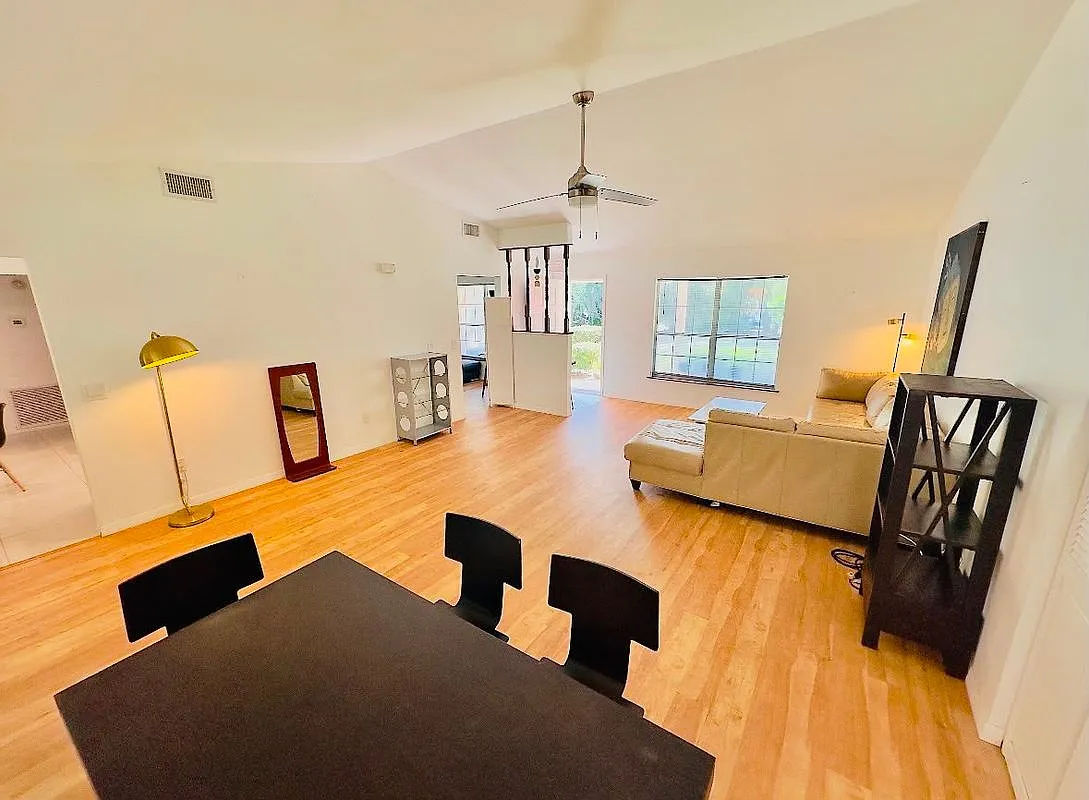 2 bed, 2.0 bath, 1329 sqft, $2,300 — Photo 4
