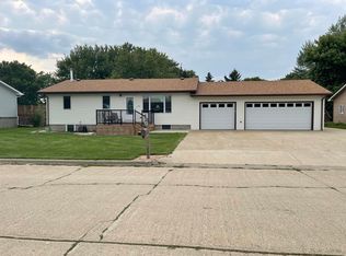 105 15th St NE, Watertown, SD 57201