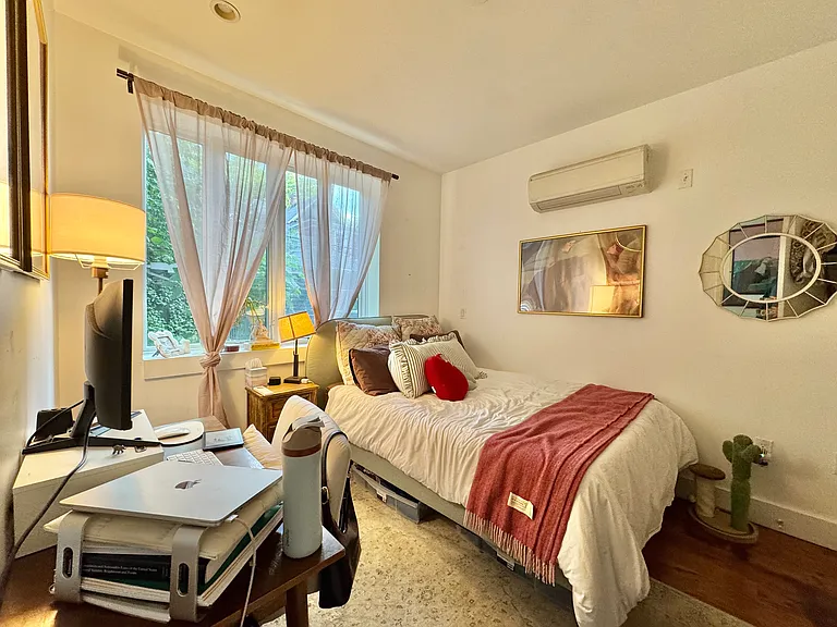 194 Hawthorne St #1R — Photo 3