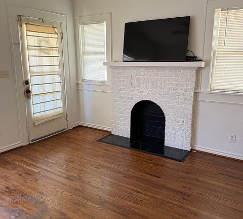 2nd image of 210 W North St #210