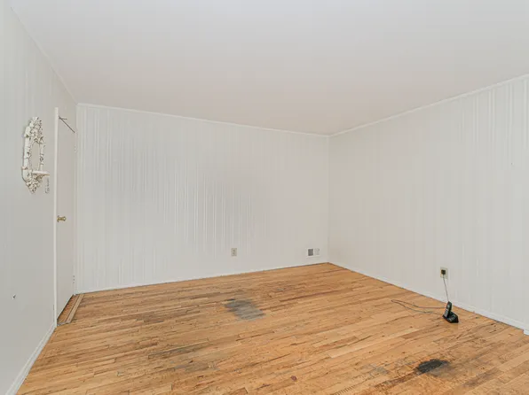 16 Bowling Green Place image 15 of 28