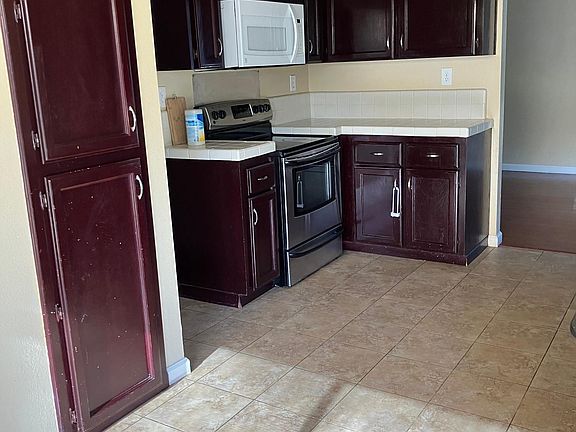 3rd image of 2137 E Minarets Ave