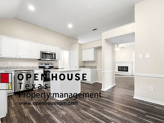 5th image of 1108 Hyde Park Dr