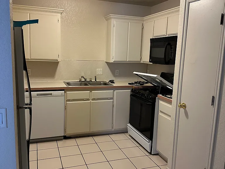1200 High Meadows Dr #1206 — Photo 2