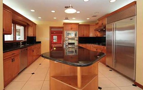 4th image of 627 Brightwaters Blvd NE