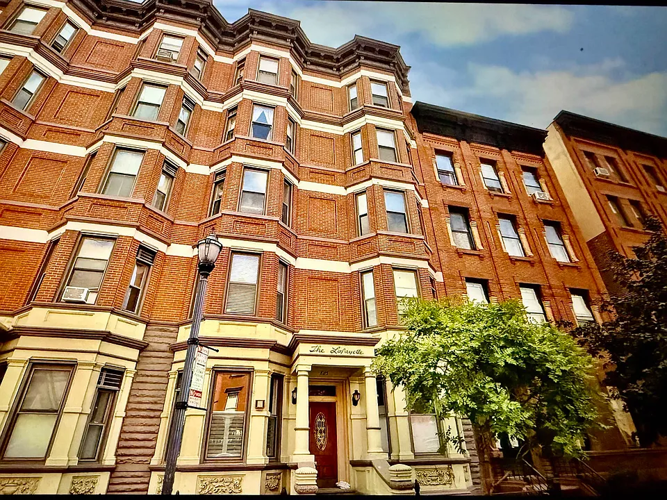 825 Washington St #5A