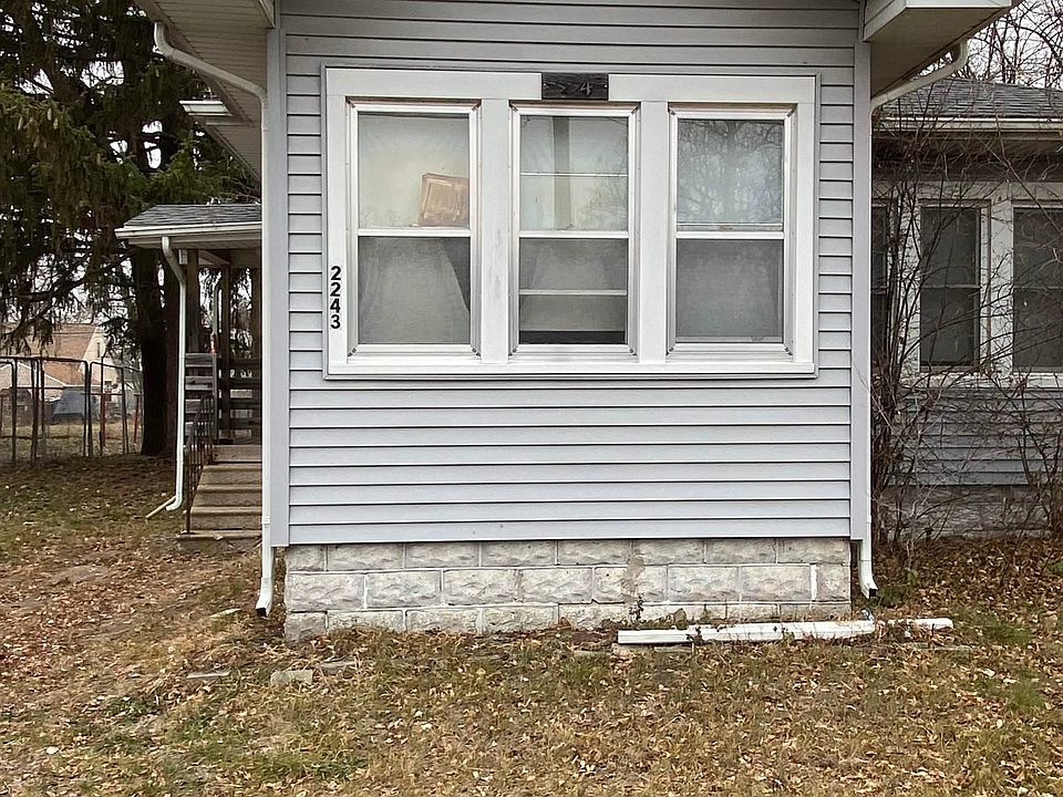 2nd image of 2243 E 4th St