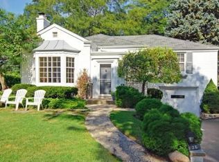 26 Golf Ave, Clarendon Hills, IL 60514