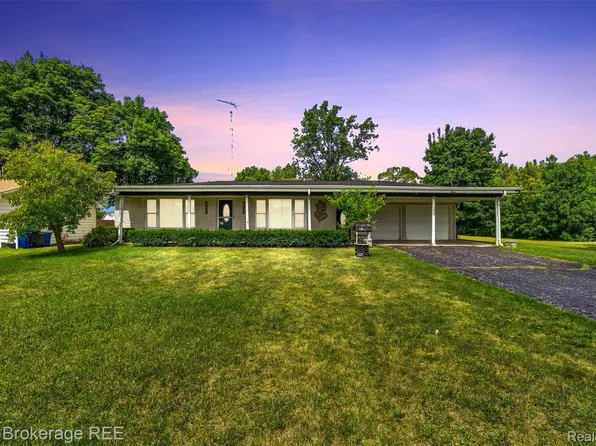 1049 E Hill Rd, Grand Blanc, MI 48439