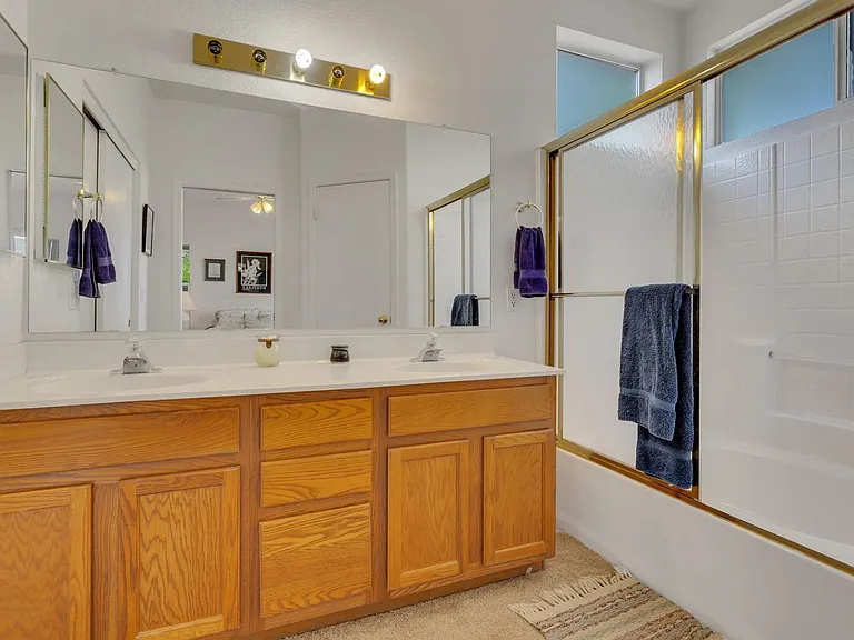 2626 N Ebony — Photo 12