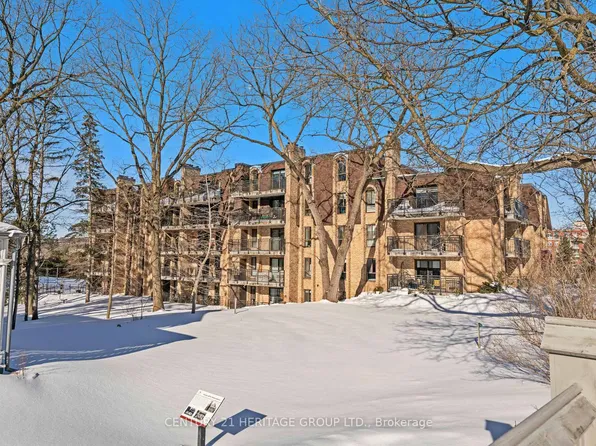 15390 Yonge St #Penthouse 1, Aurora, ON L4G 1N8