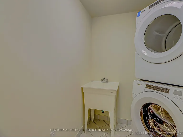 9000 Jane St #2102 — Photo 24