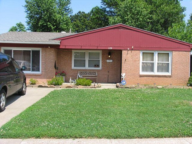 2nd image of 1139 Holly Ave