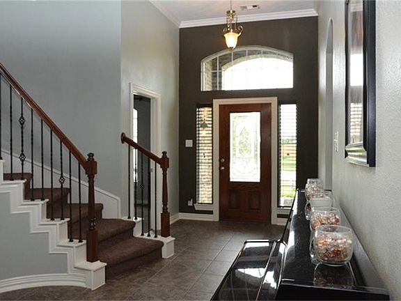 2nd image of 982 Astoria Ln