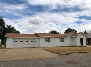 806 Childress St, Wellington, TX 79095