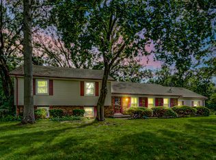 8 Berk Ln, Crete, IL 60417