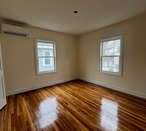 4th image of 3-5 Grenville Rd #1