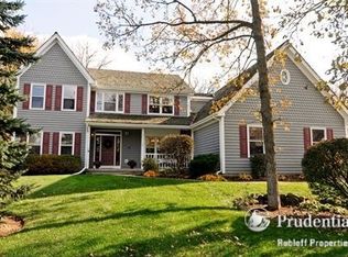 22310 N Linden Dr, Lake Barrington, IL 60010