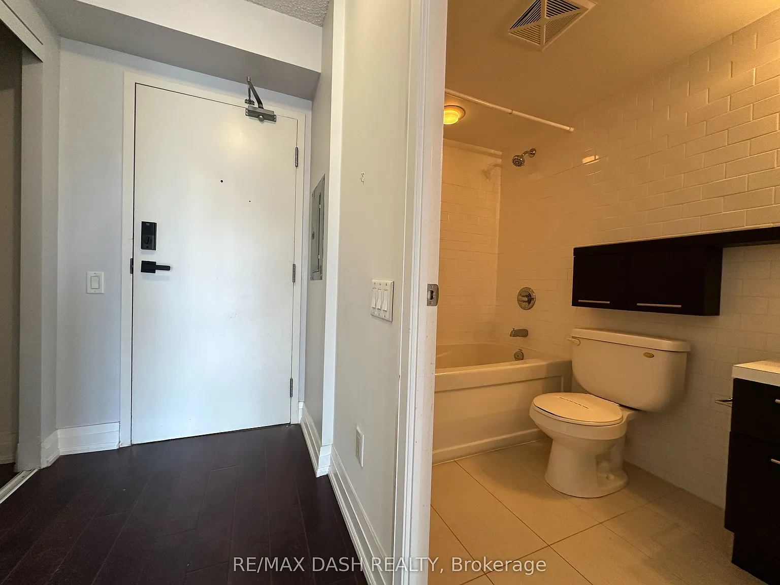 Studio, $2,000 — Photo 3