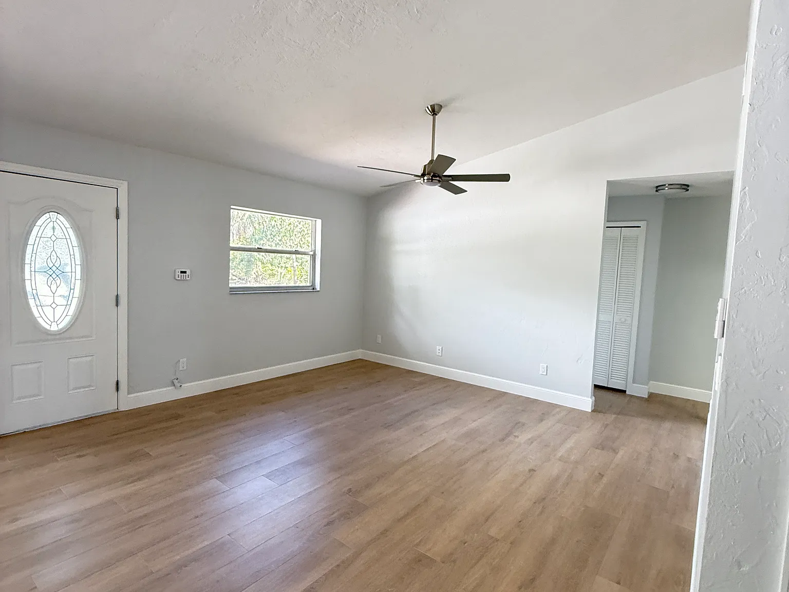 25356 Pinson Dr — Photo 2