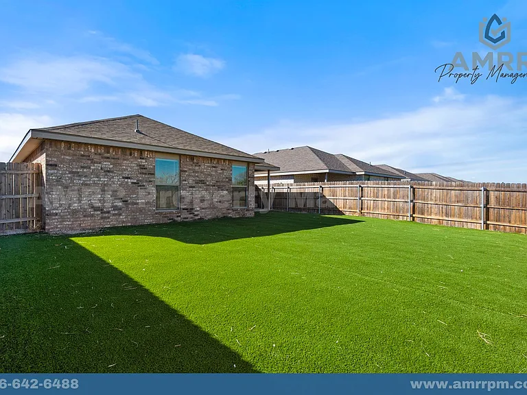 2037 Kenwood Ave — Photo 20