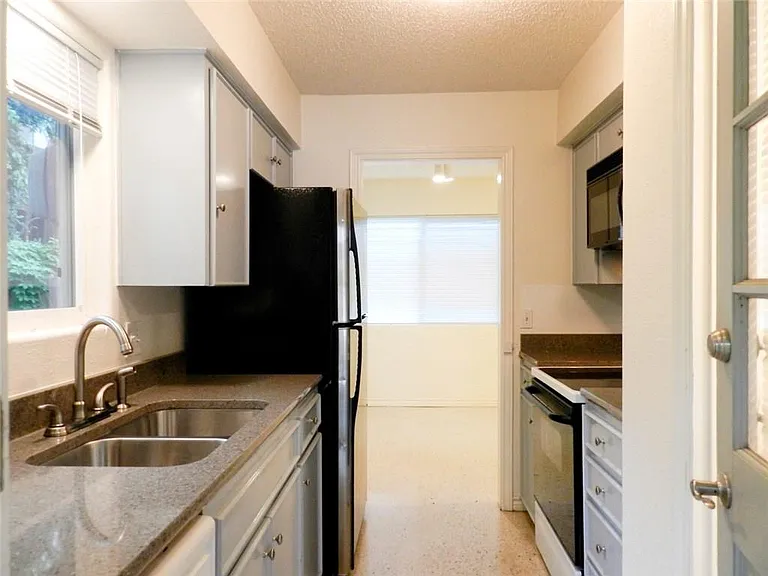 3713 Meredith St — Photo 10