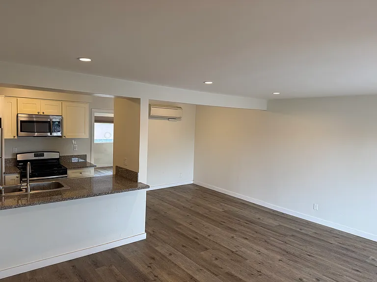 1754 Pine Ave #9 — Photo 10