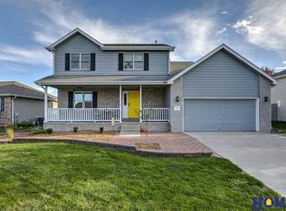 3329 Prairieview Dr, Lincoln, NE 68504