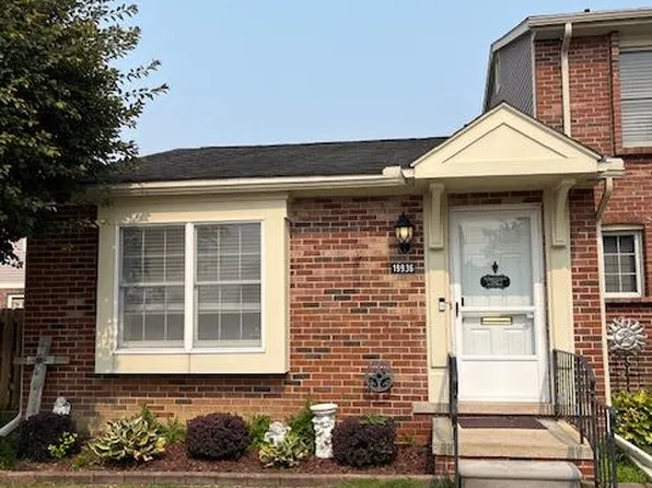 19936 N Great Oaks Cir #J, Clinton Township, MI 48036