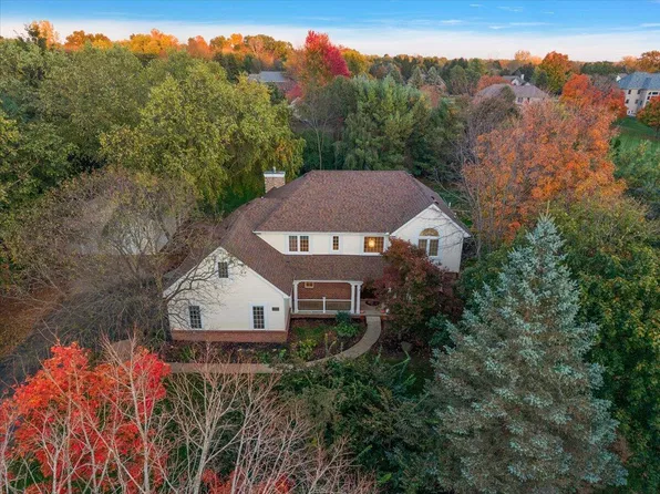 9481 Sherwood Dr, Saline, MI 48176