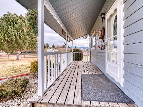 3rd image of 323 Marshall Ln