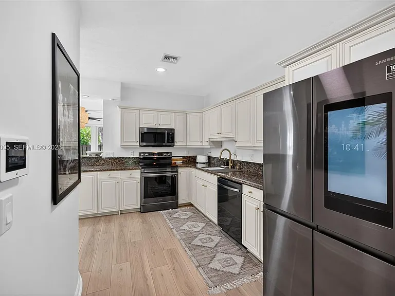 1214 W Las Olas Blvd — Photo 25