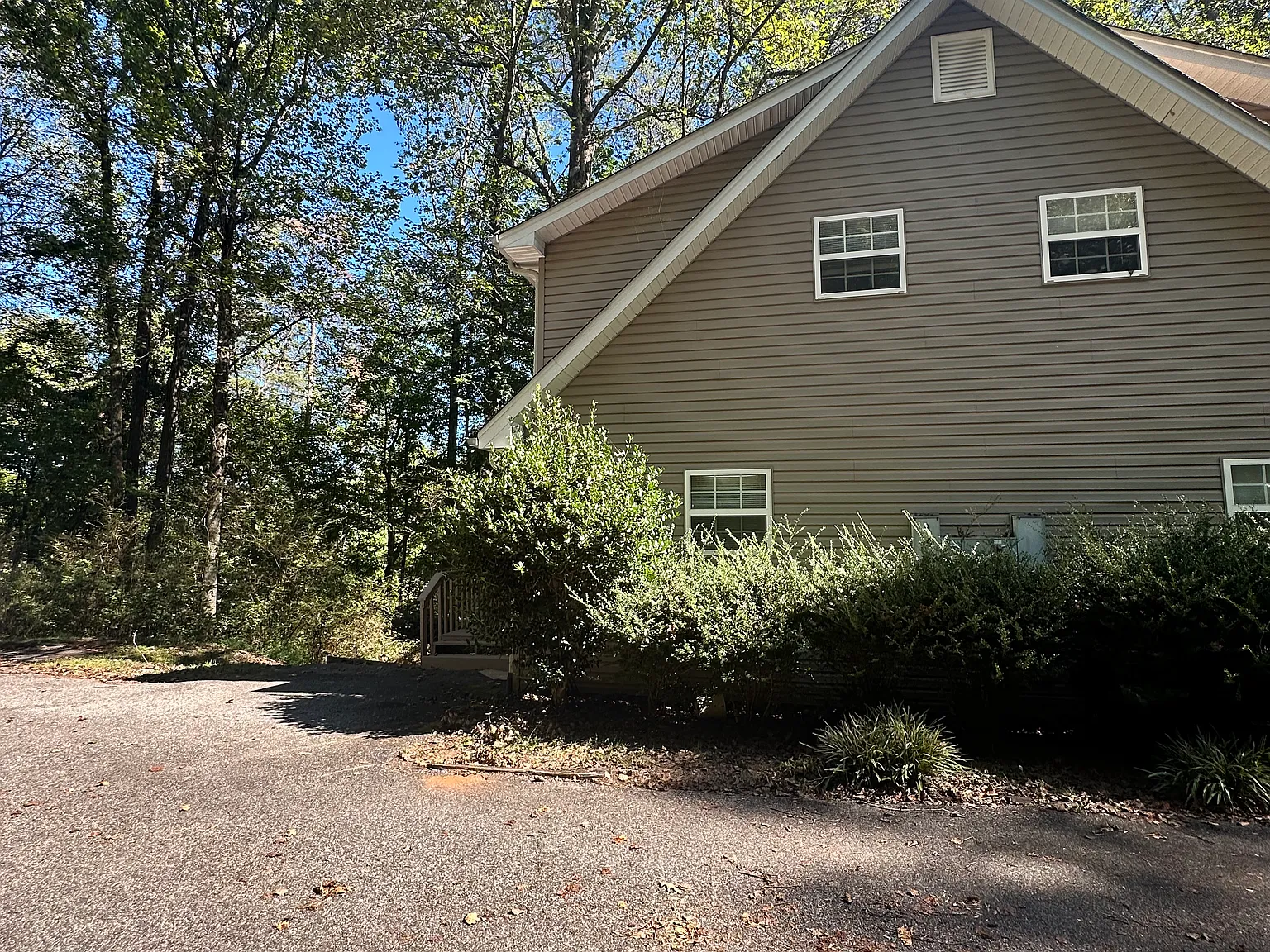 2 bed, 1.5 bath, 1200 sqft, $1,400 — Photo 2