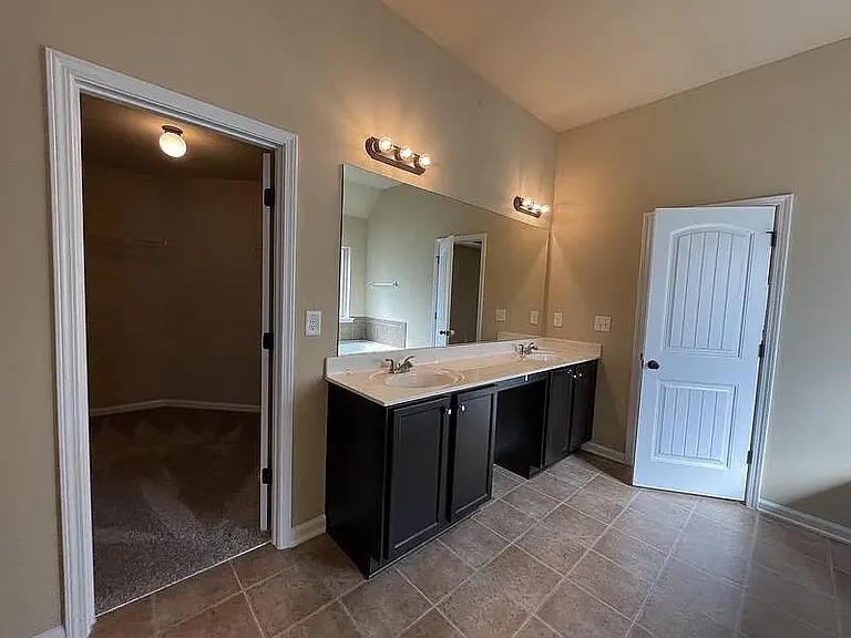 6069 Reynolds Cir — Photo 40