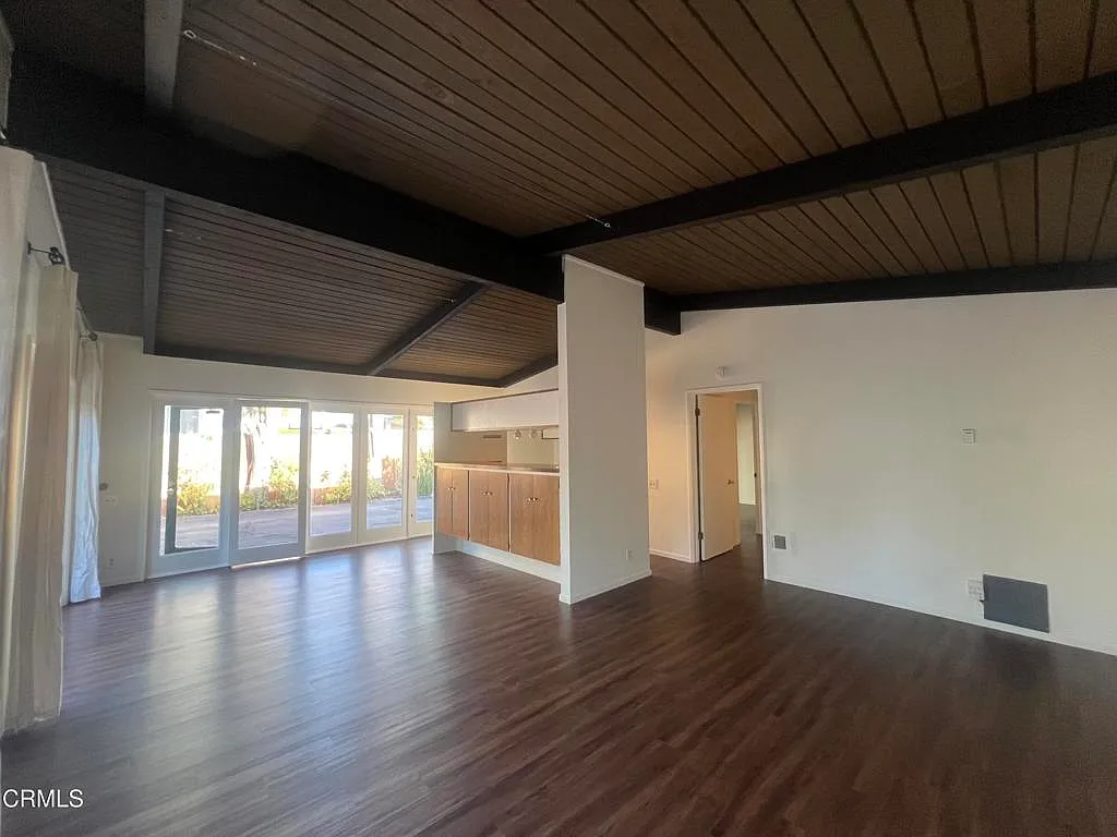 2 bed, 1.0 bath, 876 sqft, $2,850 — Photo 2