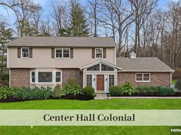 5 Crestview Ter, Montvale, NJ 07645