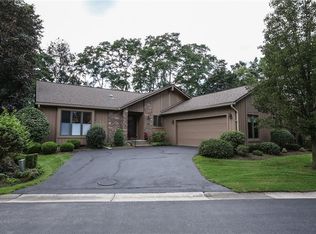 35 Shadow Pines Dr, Penfield, NY 14526