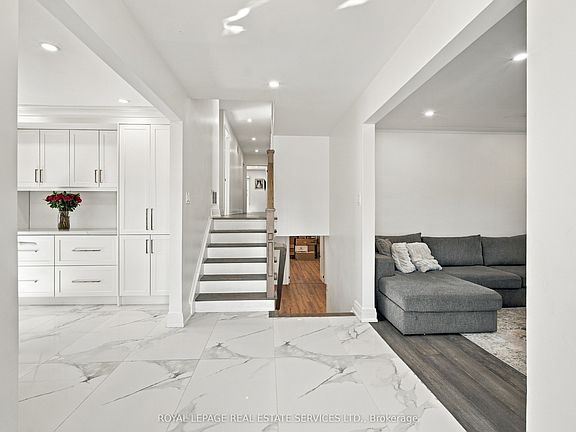 4th image of 560 Stonecliffe Rd