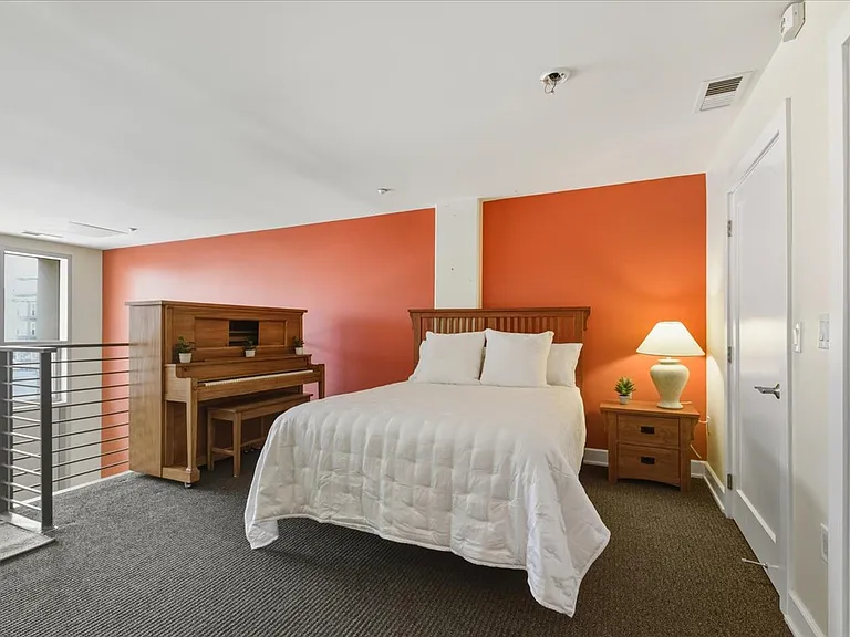 809 Clay St — Photo 10